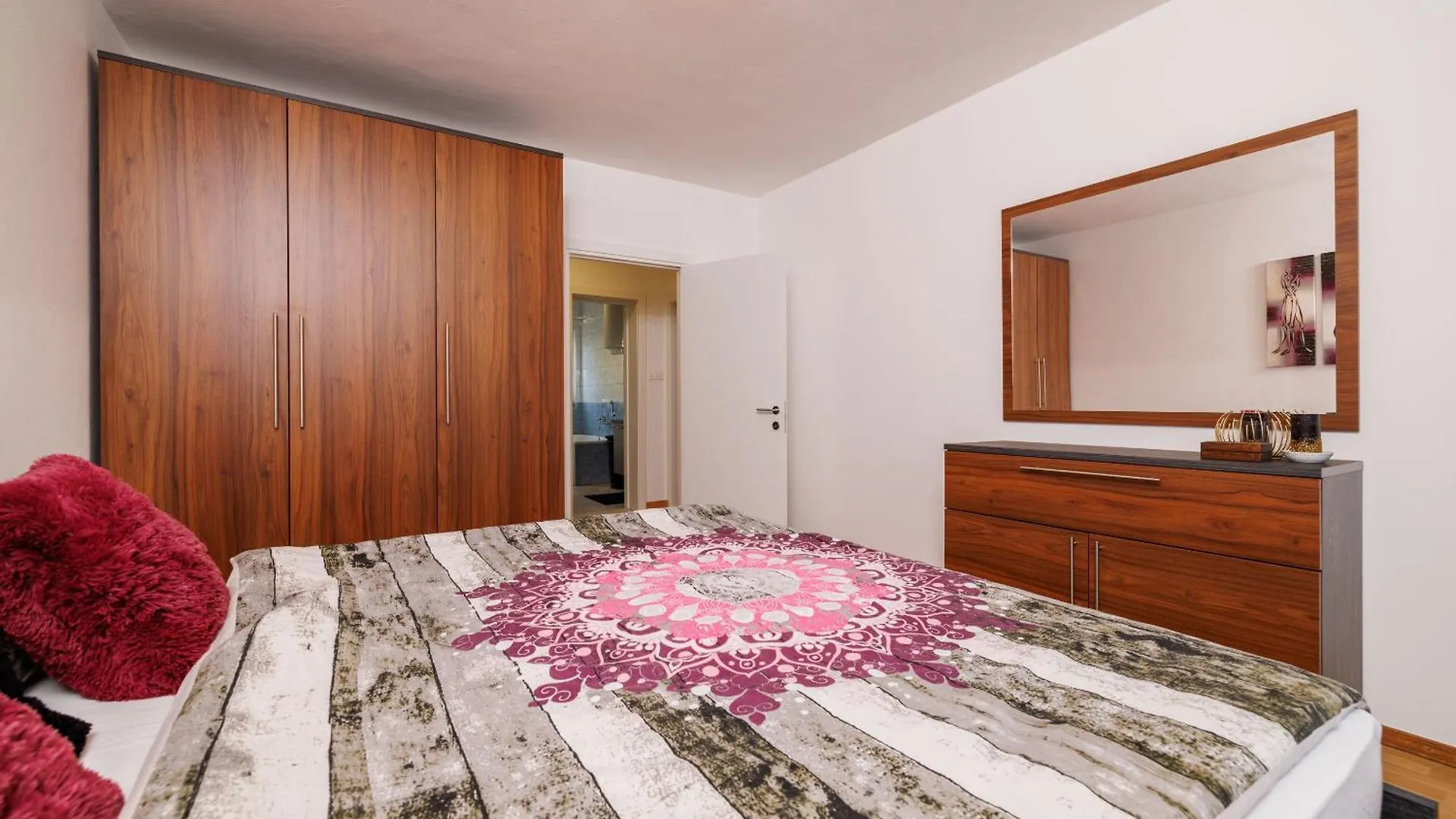 Apartments Sofija Fuzine